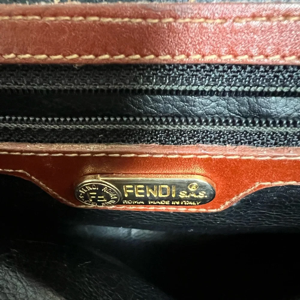 Vintage FENDI Crossbody Bag - Picture 15 of 16